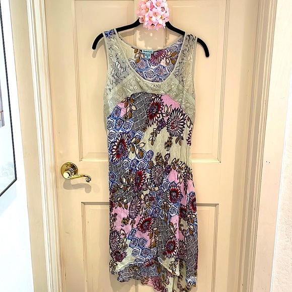 Nostalgia Dress - Picture 1 of 2